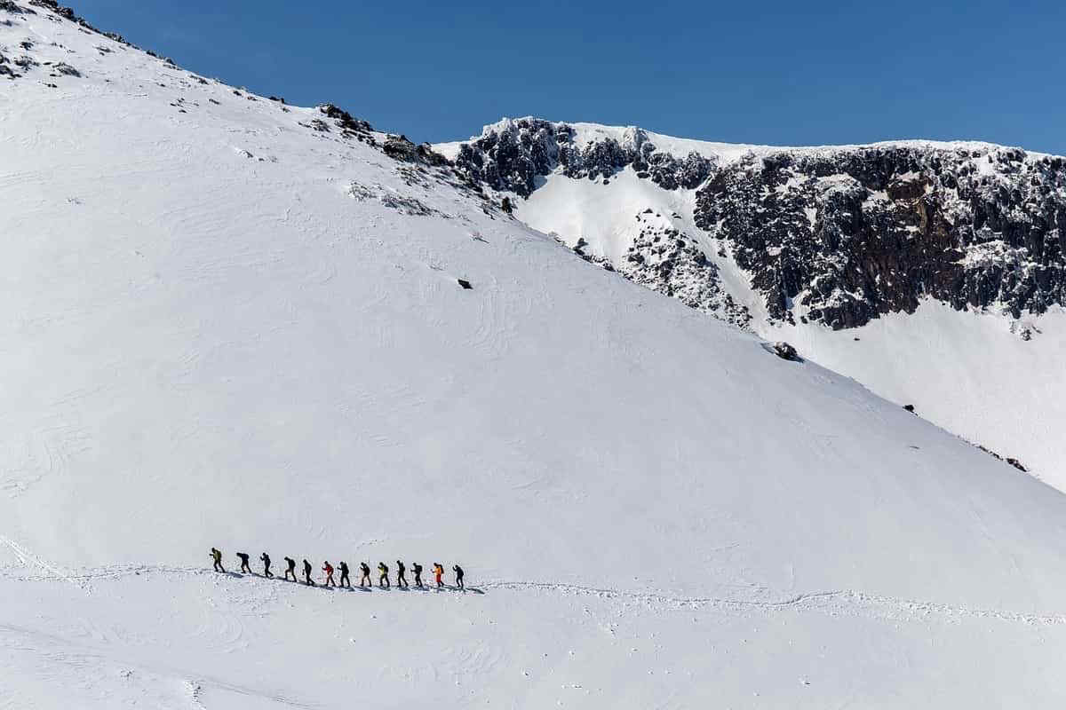 Neve in montagna: le regole per una escursione in sicurezza