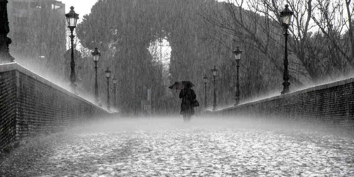 Allerta Meteo per maltempo il 25 novembre: le regioni interessate da allerta Gialla e Arancione, scuole chiuse?