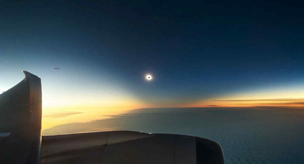 La foto di un'eclissi totale di Sole in Antartide