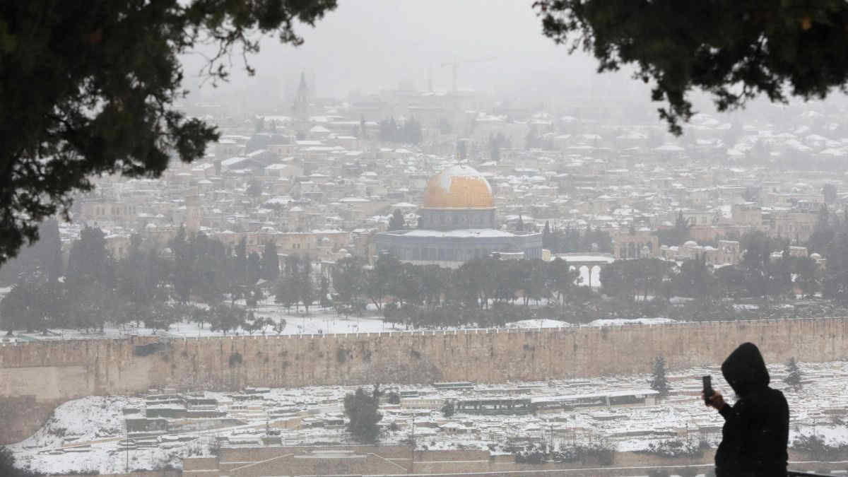 La neve imbianca anche Gerusalemme: le foto