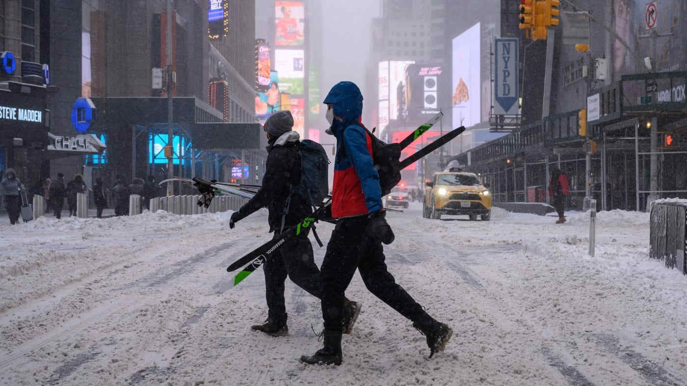 Neve a New York: la Grande Mela imbiancata. Le foto