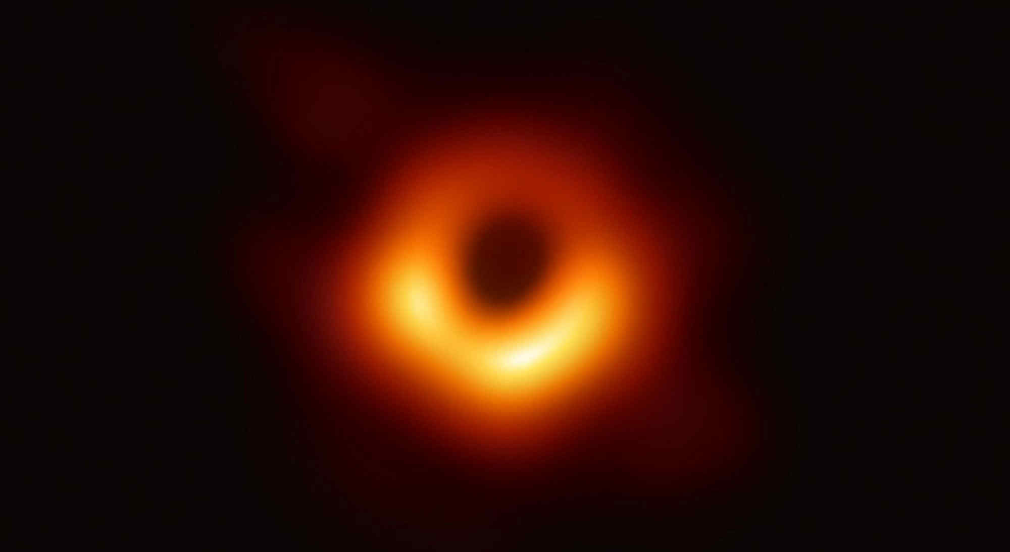 Cos'è un buco nero: rivoluzione per spazio, tempo e gravità