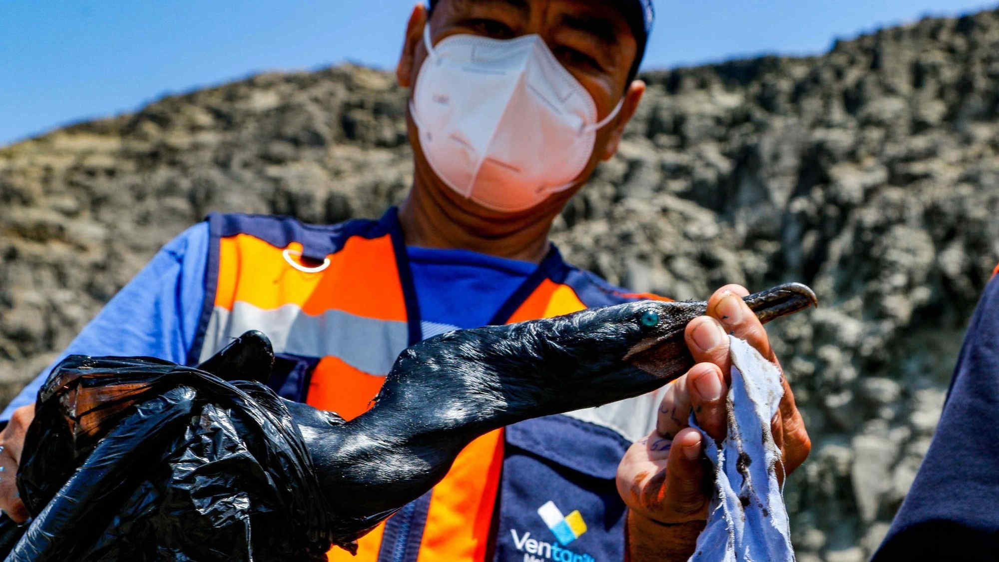 Perù: 6 mila barili di petrolio in mare, emergenza ambientale per tre mesi