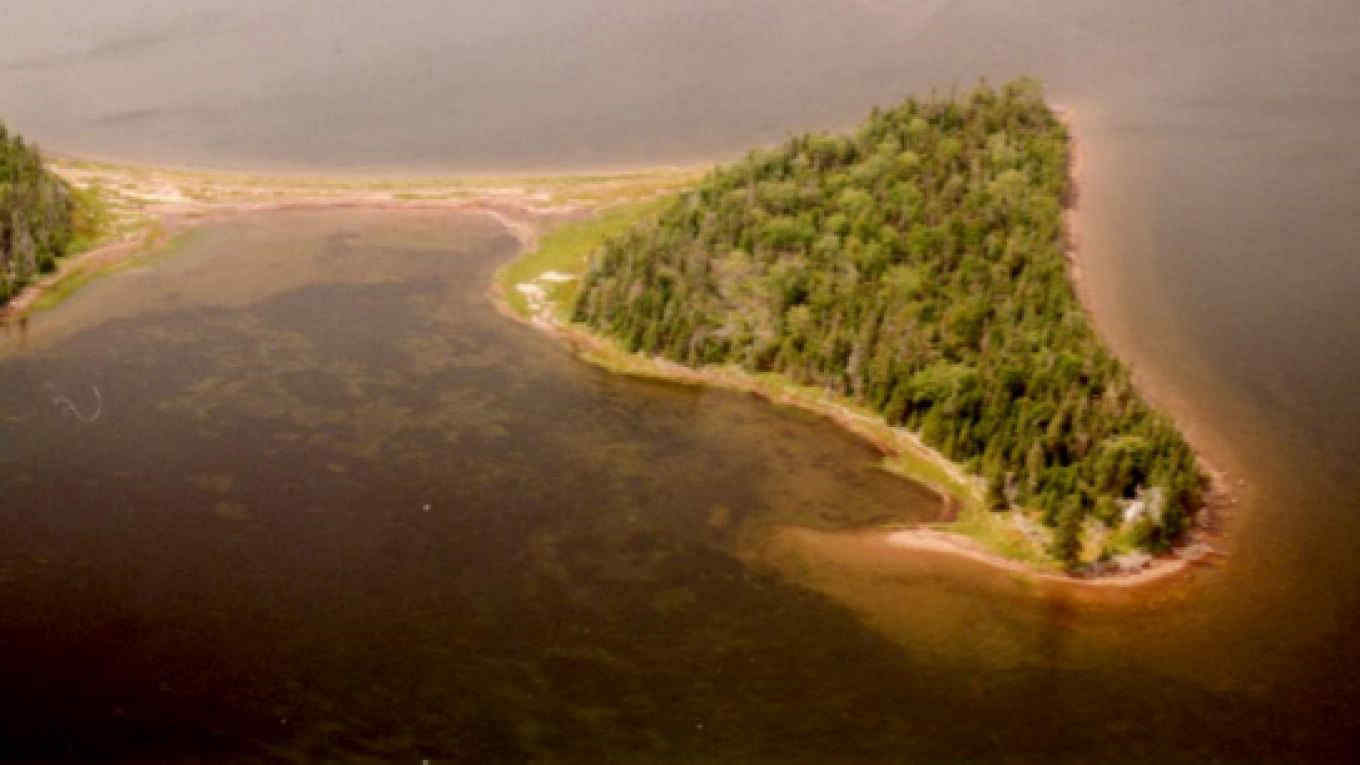 Un’isola privata in vendita: costa come un monolocale, si chiama Half Island