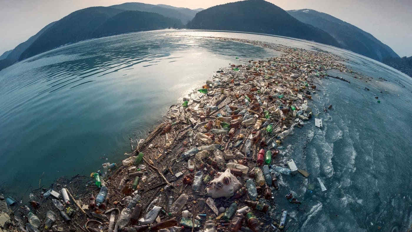 Wwf: inquinamento oceani per plastica 4 volte in più entro 2050