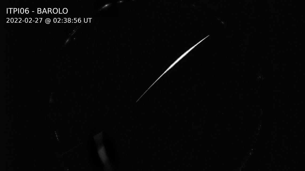 Meteorite avvistato sopra Finale Ligure: ha brillato per 8 secondi. Le immagini