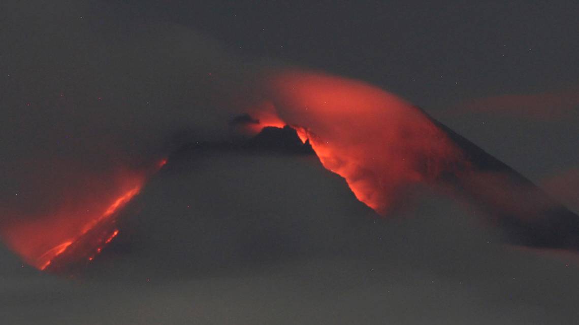 Indonesia, eruzione del vulcano Monte Merapi: evacuazioni in corso