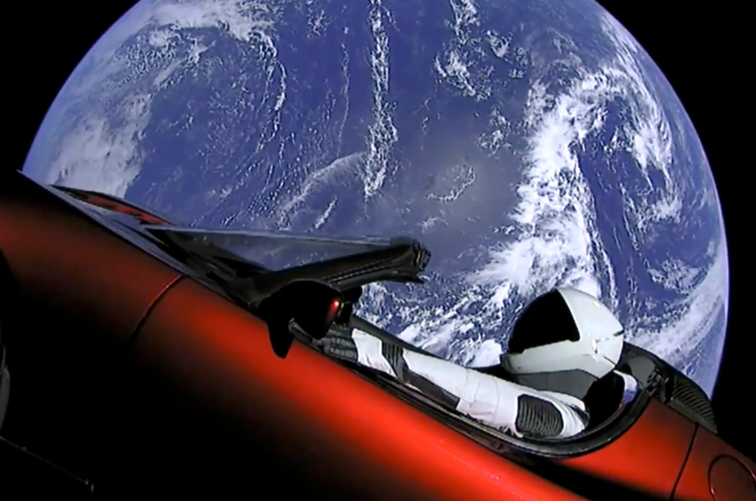 La Roadster Tesla di Elon Musk continua a viaggiare nello spazio: dove si trova ora