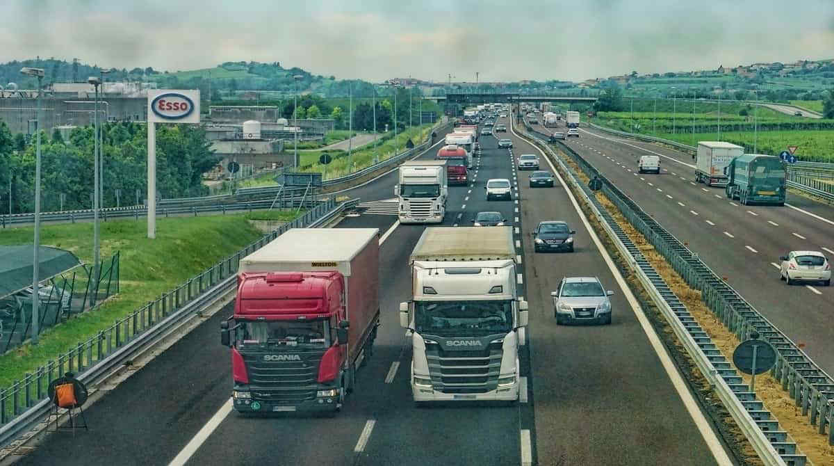 Sciopero dei camionisti per il caro carburanti: Tir fermi da lunedì 14 marzo