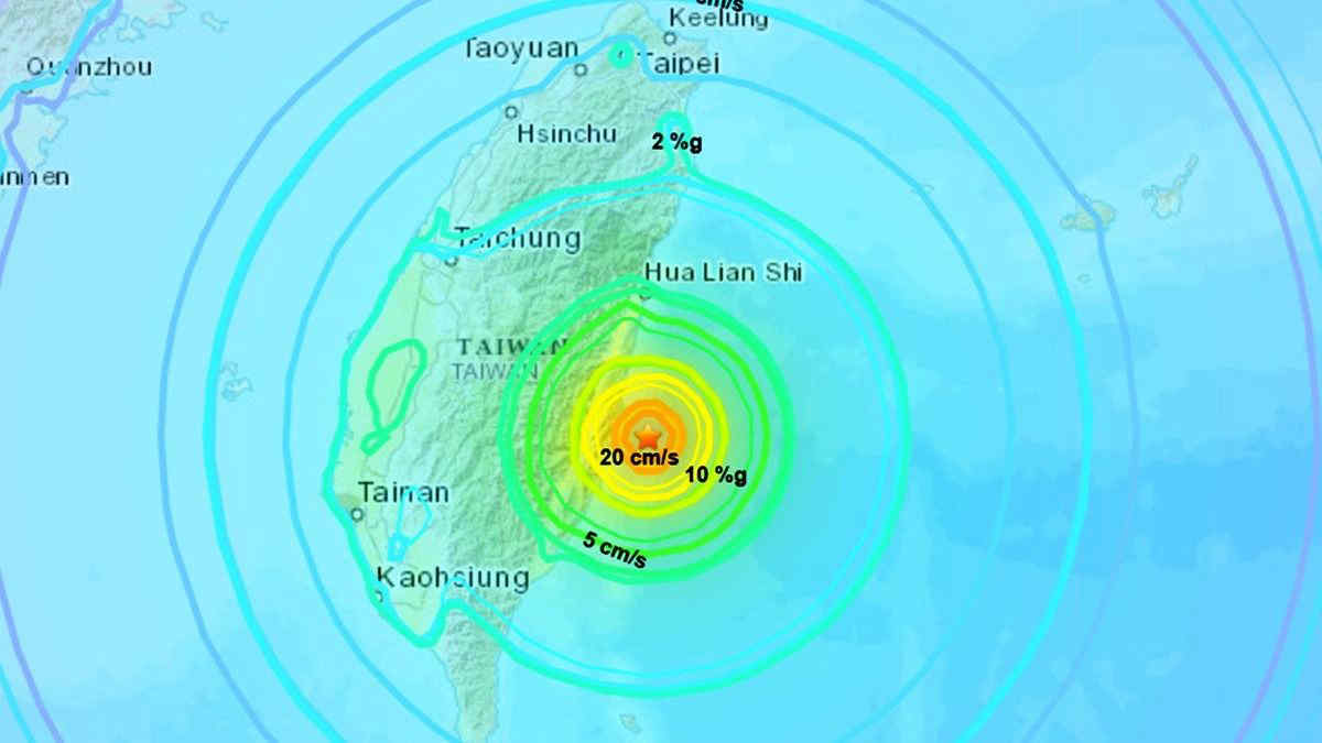 Forte terremoto di magnitudo 6.9 al largo di Taiwan: crolla ponte a Hualien. Le immagini