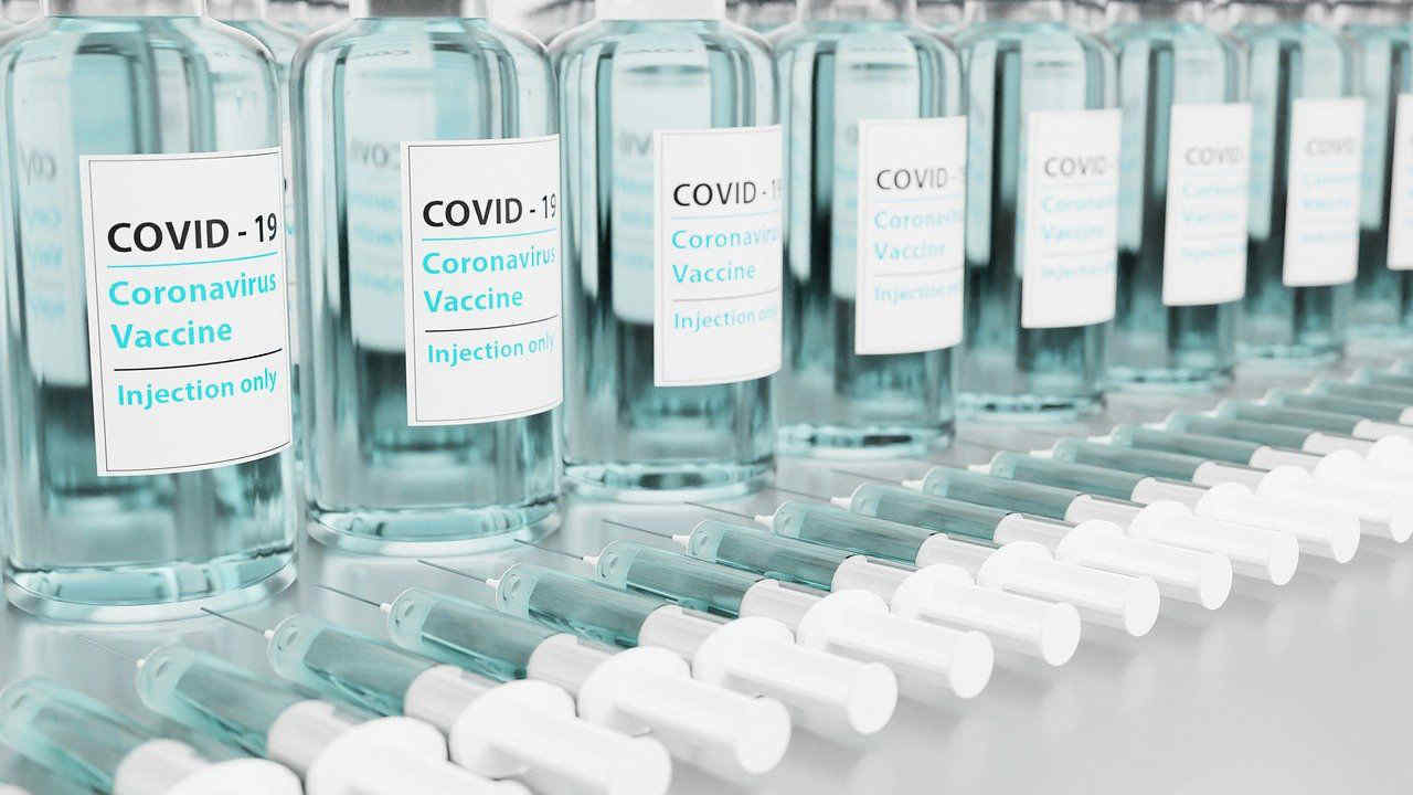 Quarta dose vaccino Covid, quando farla e chi deve farla