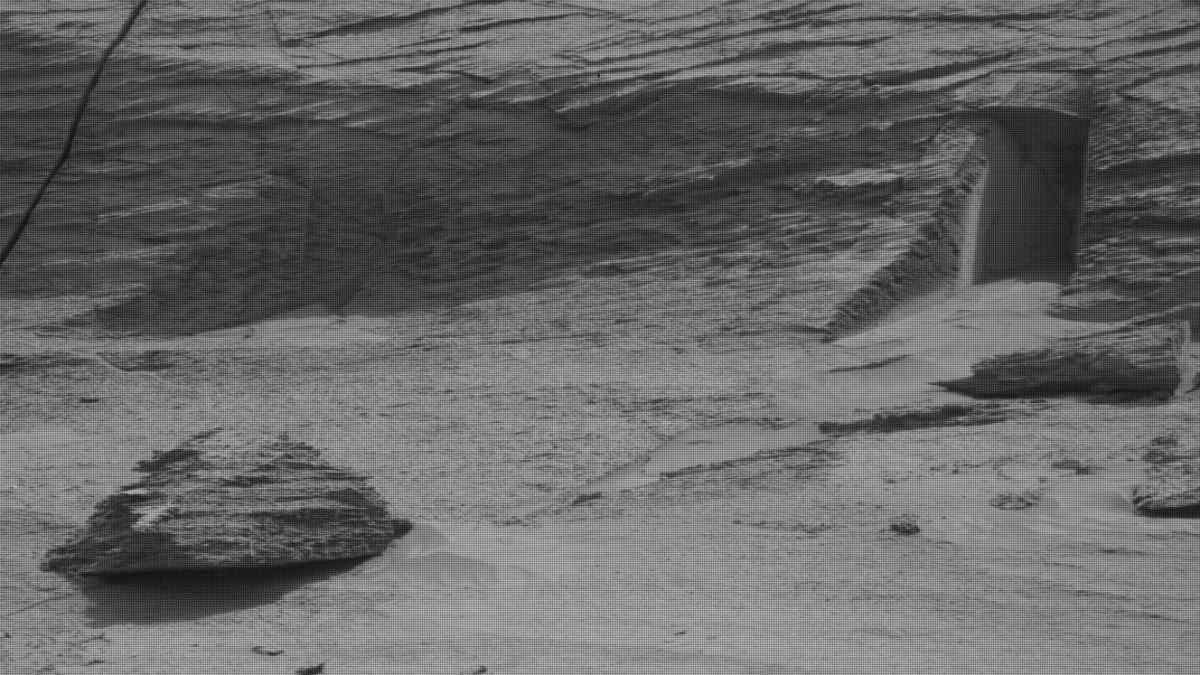 Le foto della porta su Marte: ecco cosa ha fotografato Curiosity
