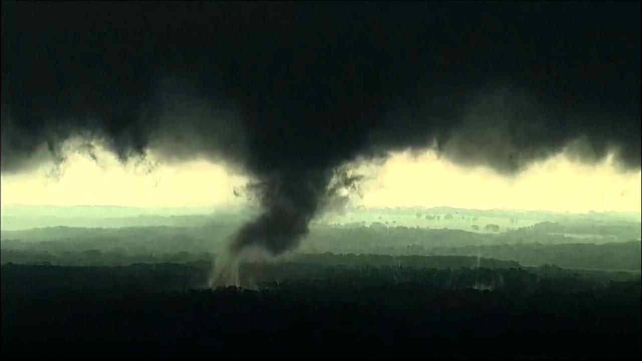 Usa, violento tornado in Oklahoma: edifici travolti. Le immagini