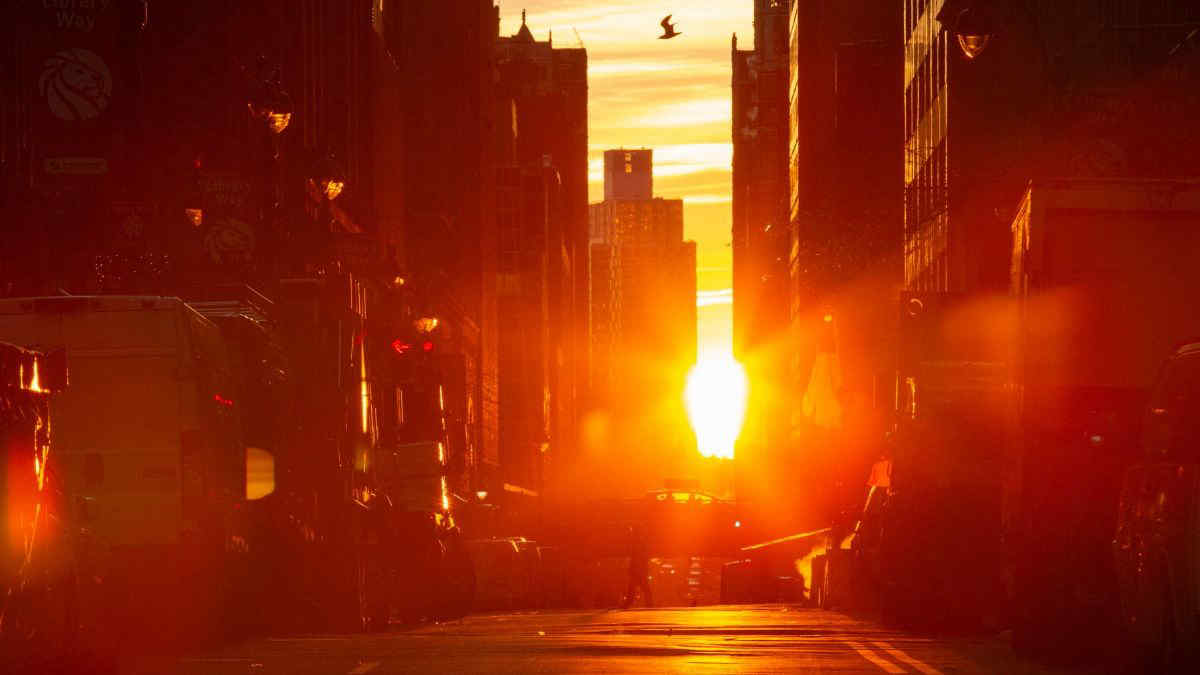 Manhattanhenge, il tramonto più bello di New York: cos’è e quando avviene. FOTO