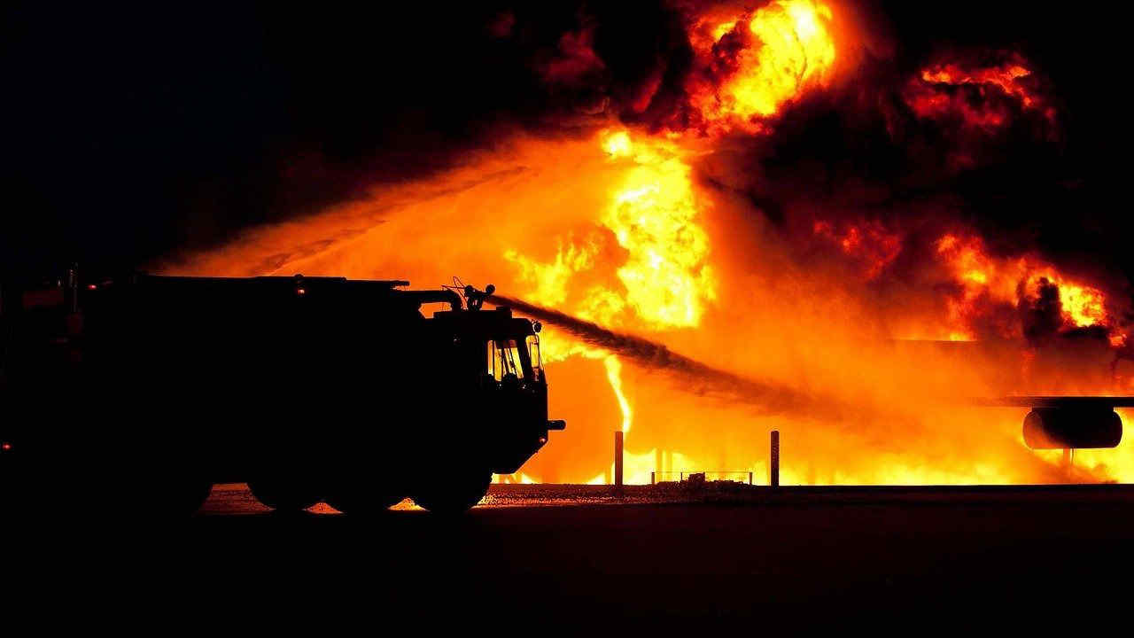 Maxi incendio in California: centinaia di persone sono state evacuate | VIDEO