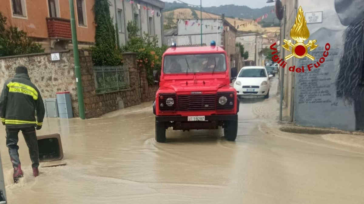 Maltempo Sardegna: nubifragio su Cagliari, strade come fiumi | Video