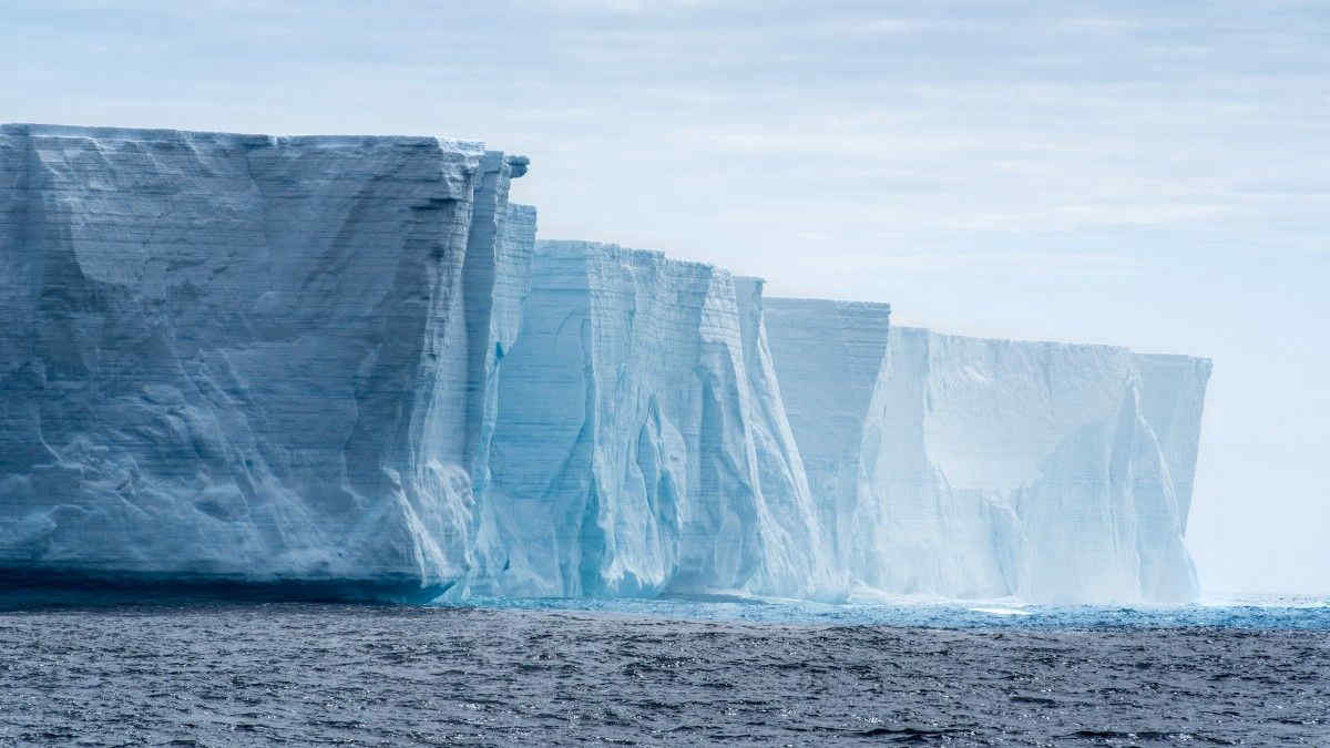 Una piccola corrente d’acqua sta accelerando lo scioglimento dei ghiacciai in Antartide
