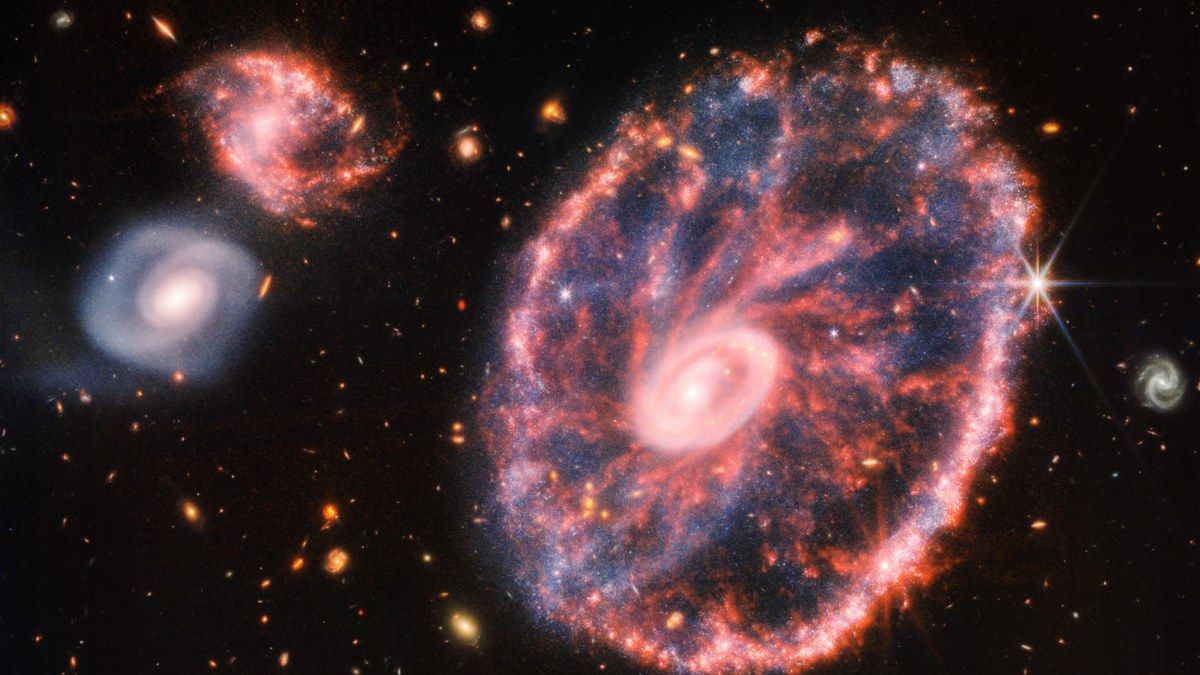 La spettacolare immagine della galassia Ruota di carro. FOTO