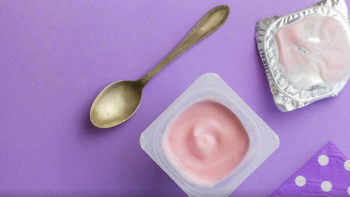 Leccare il coperchio dello yogurt non è una buona abitudine (a meno di farlo con attenzione)
