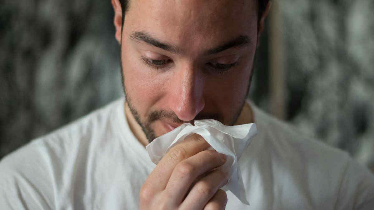 Cambio di stagione: ecco come difendersi da raffreddori e faringiti