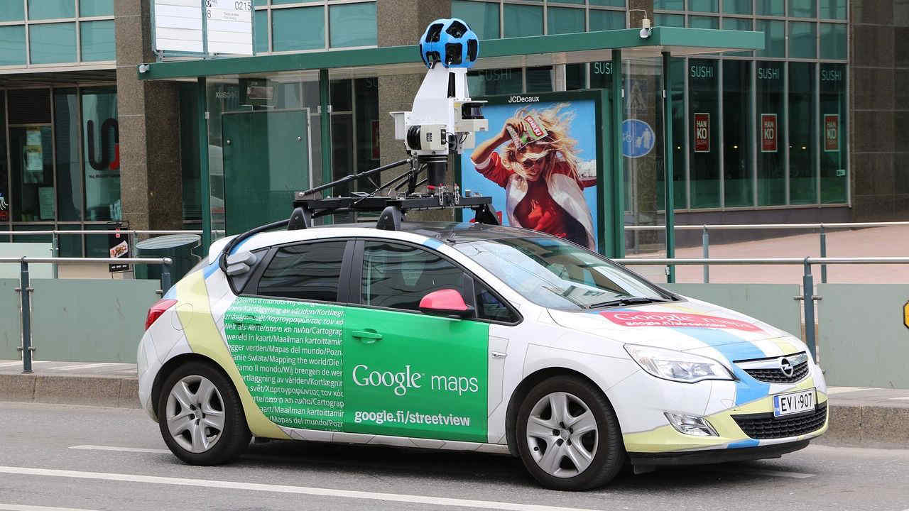 Google Maps e navigatori green per calcolare il percorso più efficiente per ogni veicolo