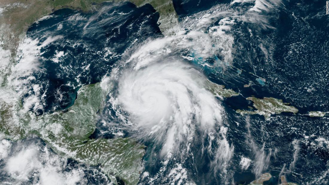 Uragano Ian, 50 mila evacuati a Cuba: Florida in allerta, le ultime news