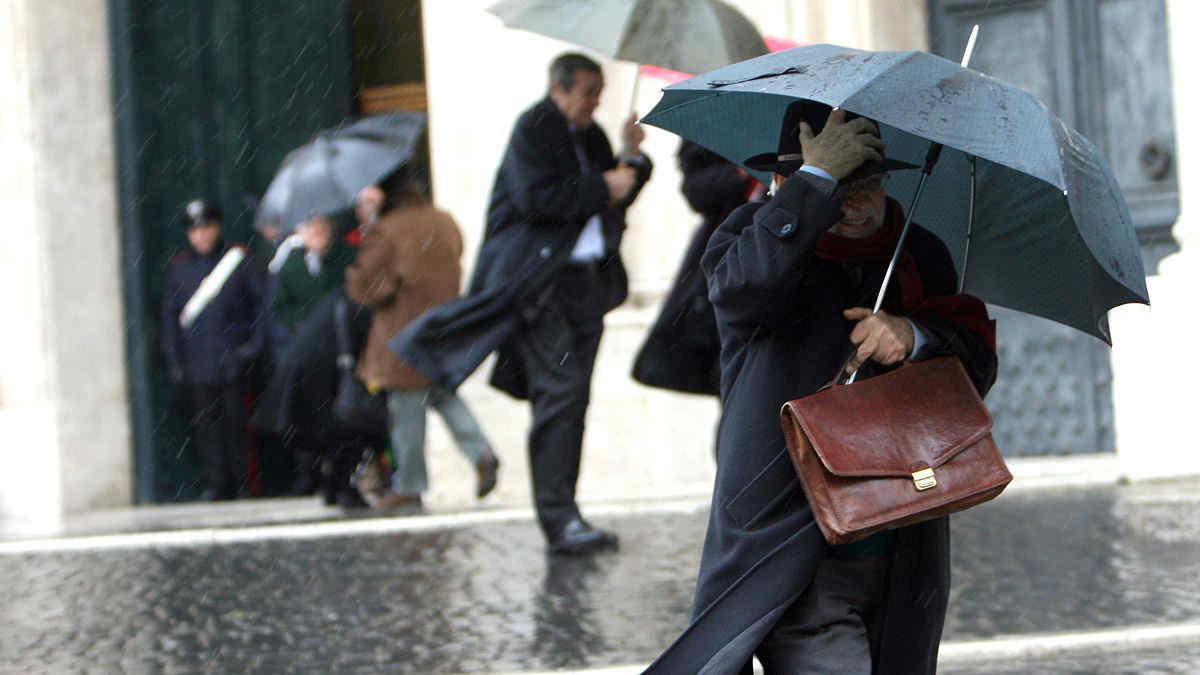 Meteo, svolta da Ognissanti: a inizio novembre torna la pioggia e calano le temperature, ma non per tutti