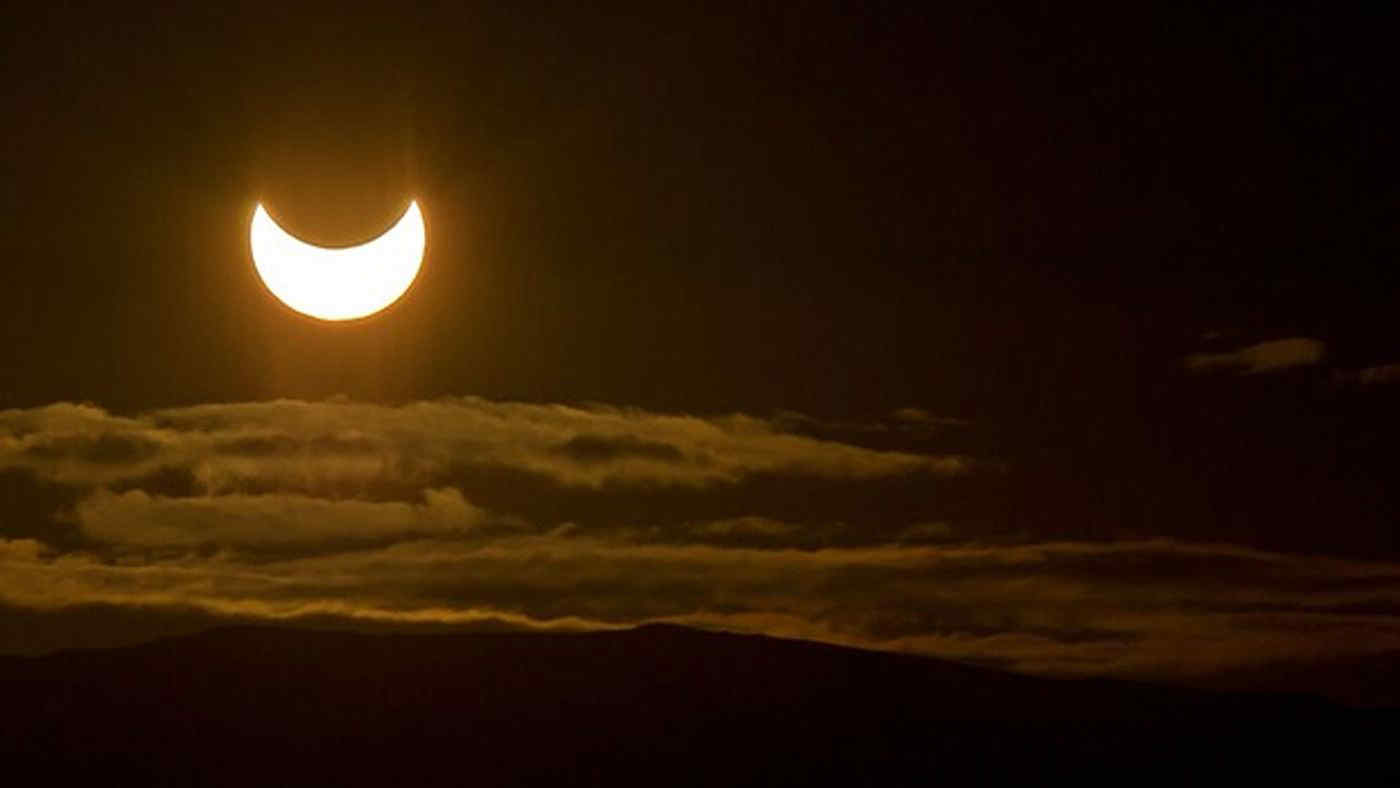 Eclissi di Sole parziale protagonista del cielo di ottobre, ecco quando e a che ora