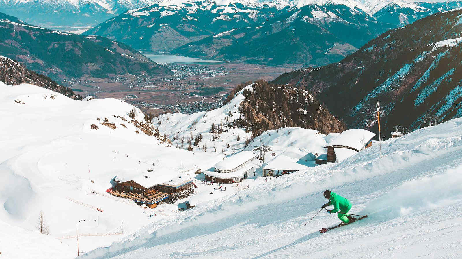 Settimana bianca: prezzi record per la montagna quest’inverno, skipass fino a 74 euro al giorno