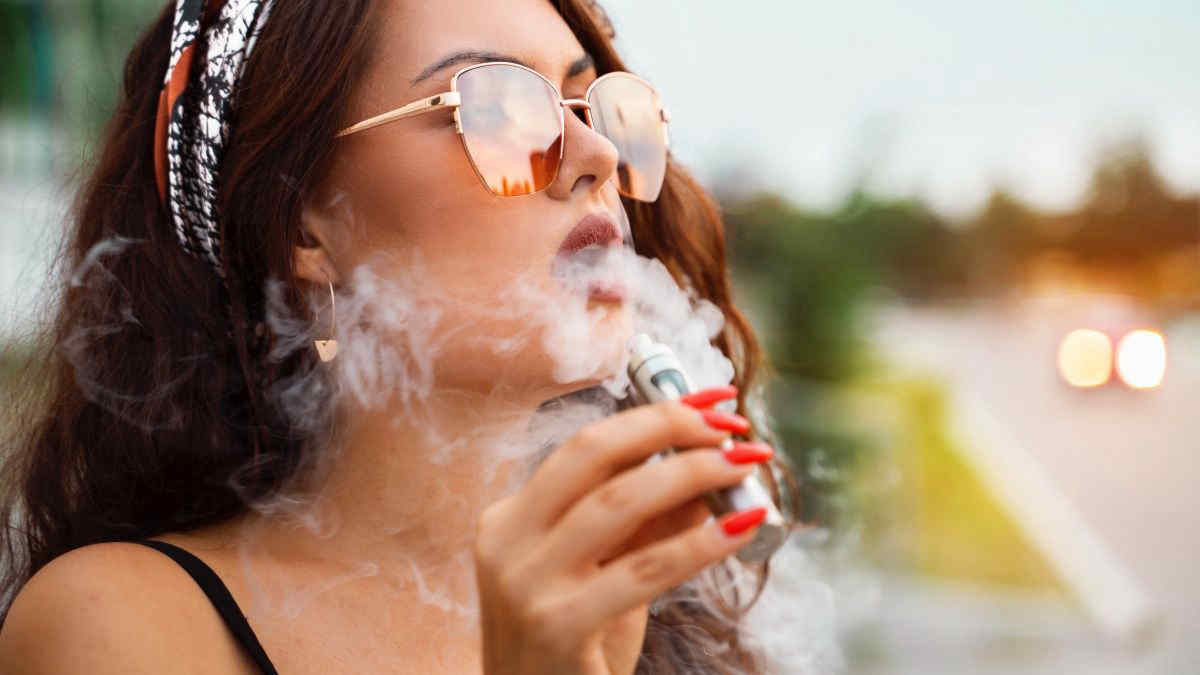 "I giovani non fumatori non dovrebbero usare la sigaretta elettronica": l’appello degli esperti inglesi