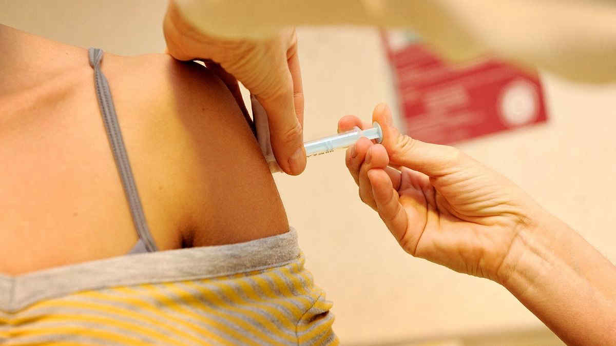 Vaccino contro l'influenza stagionale: chi deve farlo e quando