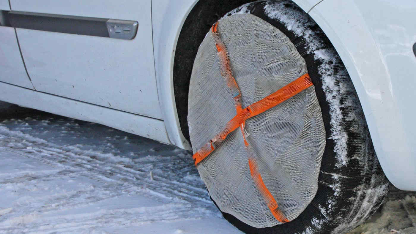 Calze da neve sulle ruote ora equiparate alle catene: ecco come riconoscere i modelli omologati