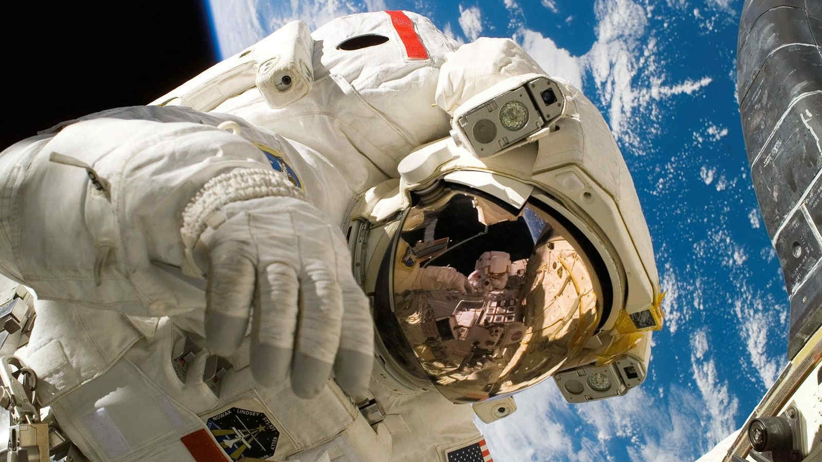 Esa, selezionati i nuovi astronauti europei: tra le 11 "riserve" ci sono due italiani