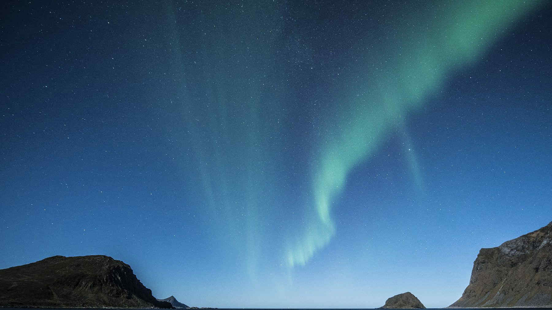 Filamento magnetico esploso sul Sole: possibili aurore polari e disturbi geomagnetici il 18 novembre