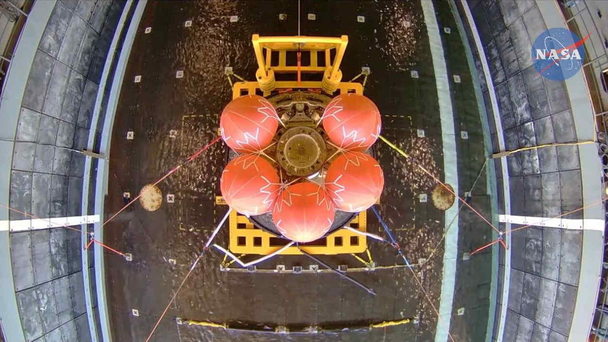 Orion ritorna a terra: le immagini dell'ammaraggio e le news sulla missione | Video