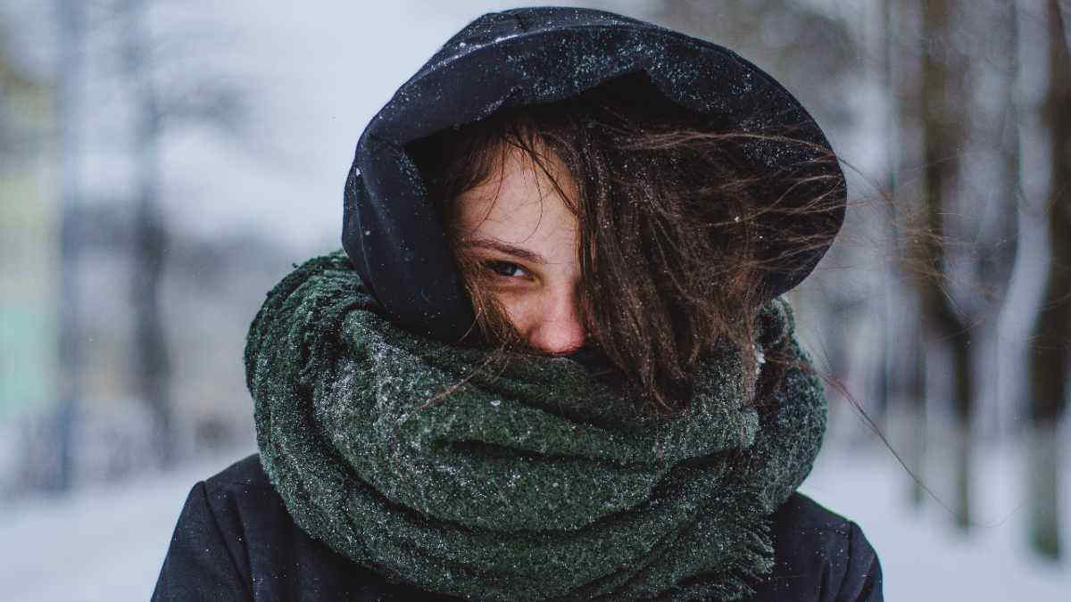 Indossare il cappuccio può causare danni a collo e schiena