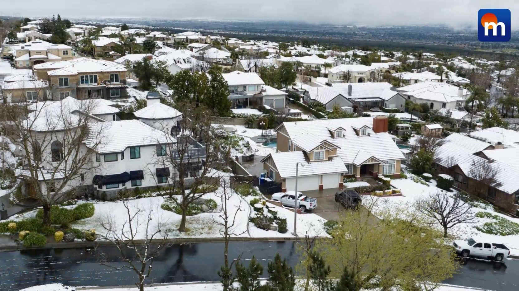 Forti nevicate in California, imbiancata anche Hollywood: le ultime news e le immagini video