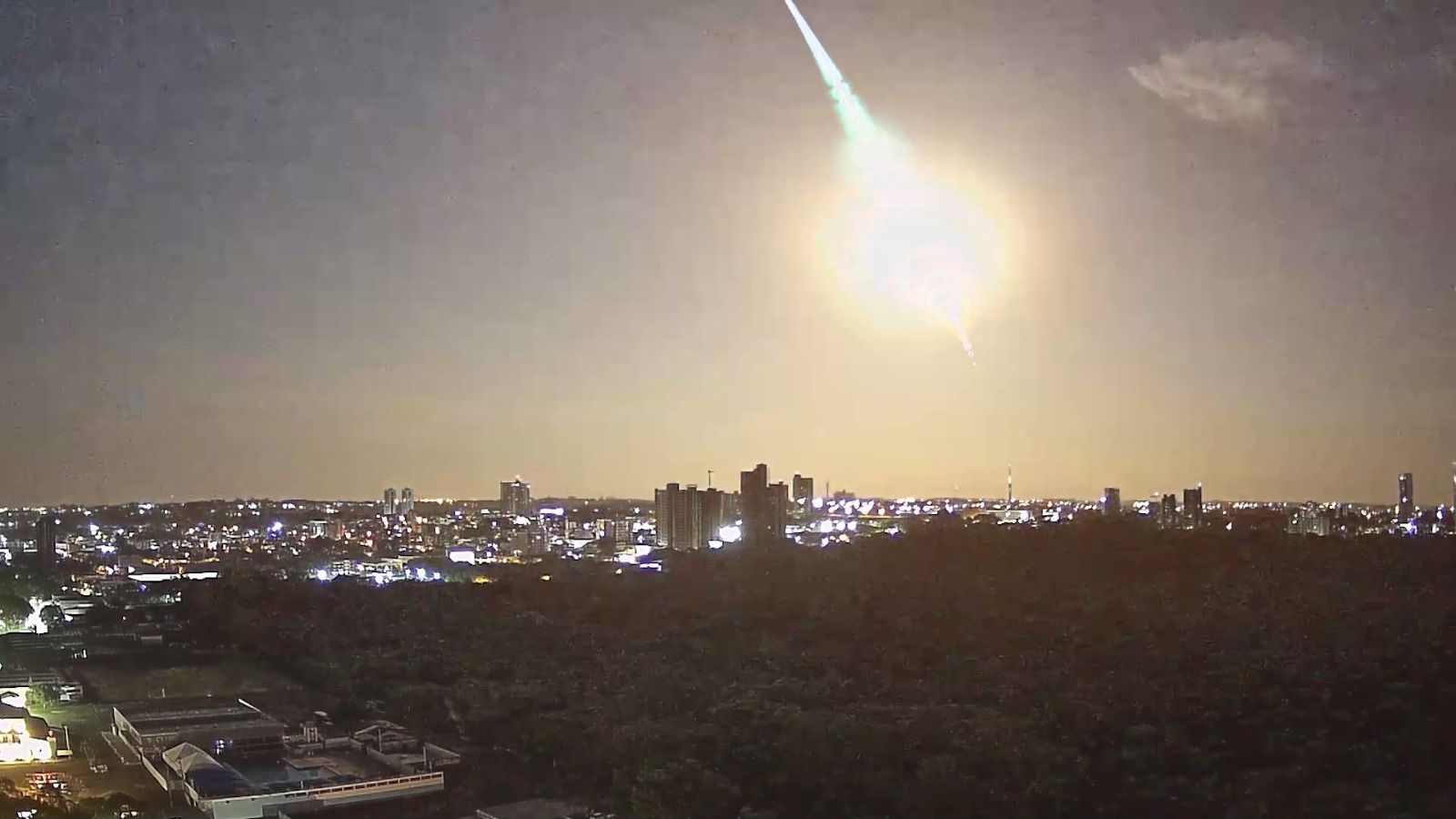Meteoroide illumina il cielo in Francia. Esa: "Scoperto 5 ore prima dell'impatto"
