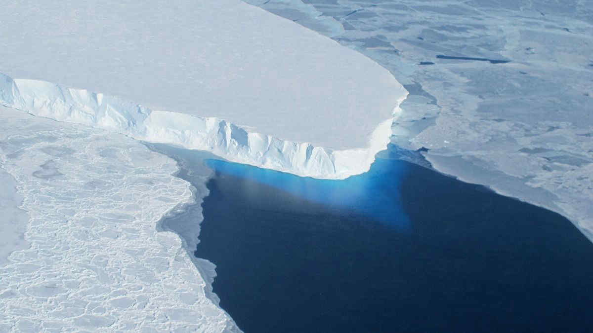 Antartide, il ghiacciaio gigante Thwaites si sta sciogliendo: ecco perché e come salvarlo