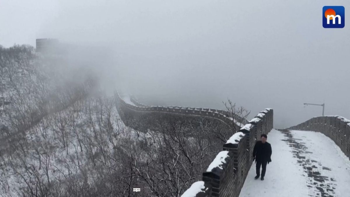 La Grande Muraglia cinese coperta dalla neve: le immagini mozzafiato. VIDEO