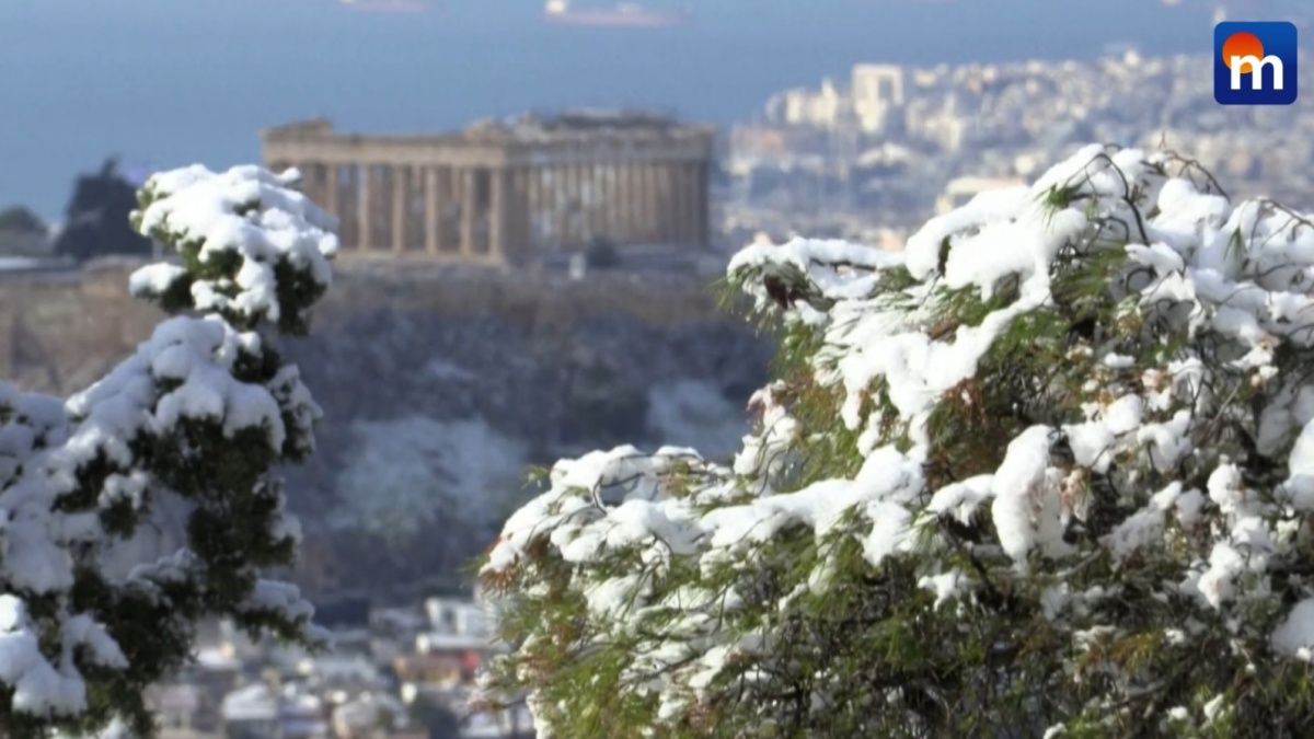 Neve sul Partenone: lo spettacolo ad Atene. VIDEO