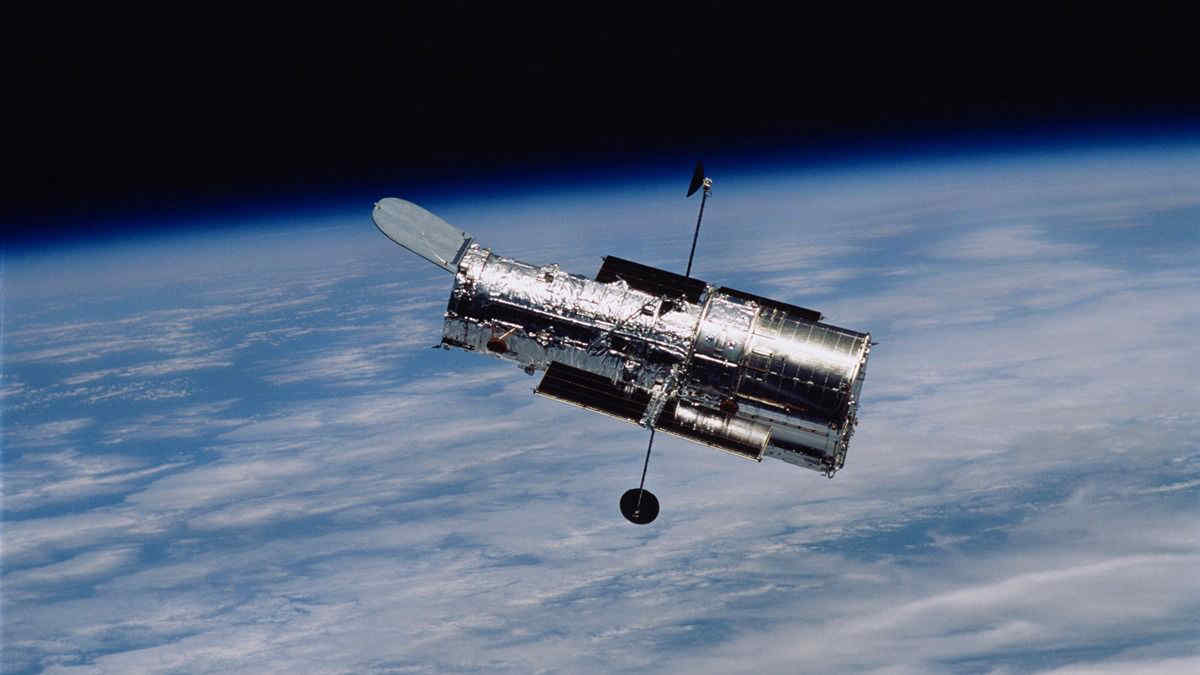 Il telescopio spaziale Hubble scopre un misterioso oggetto: sembra una galassia a spirale, ma è molto di più