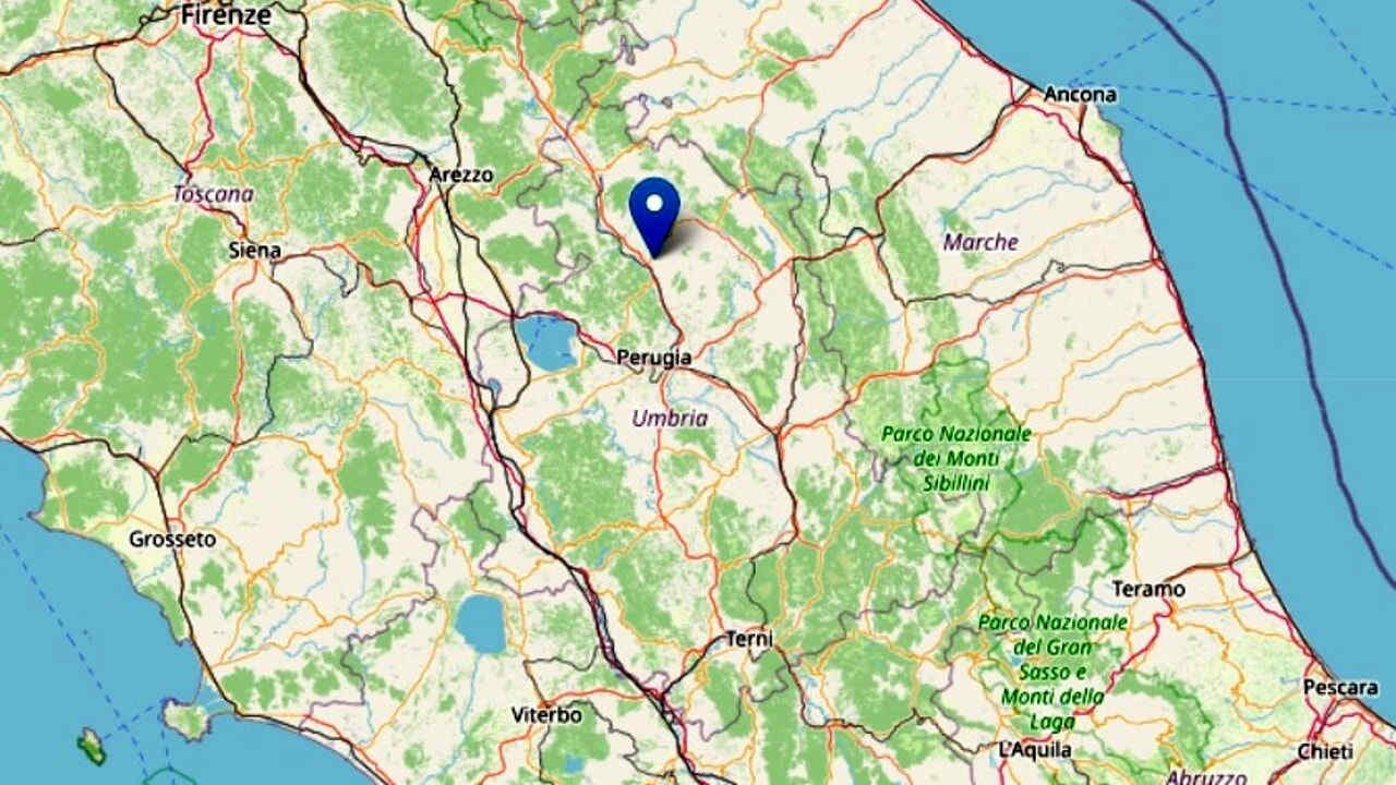 Terremoto in Umbria, nuove scosse, la più forte di 4.6: scuole chiuse. Le immagini