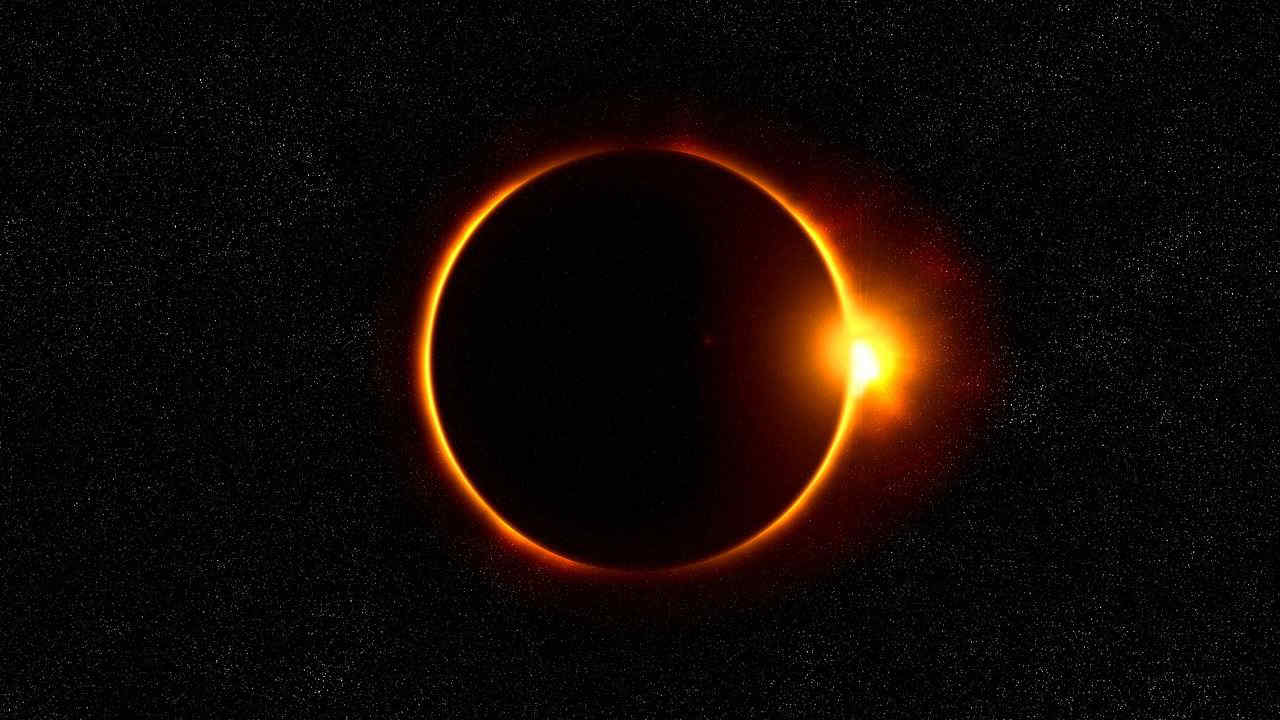 Eclissi solare ibrida, evento raro che incanta Australia e Indonesia - Foto e Video