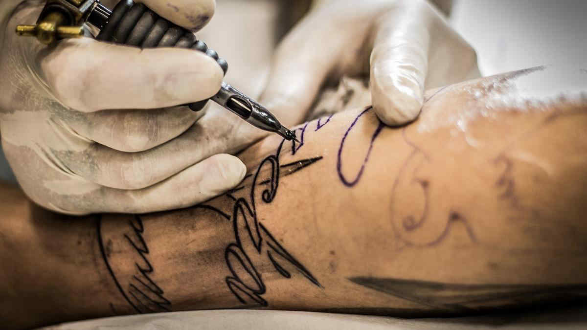 Tatuaggi sulla pelle: le conseguenze per il sistema immunitario