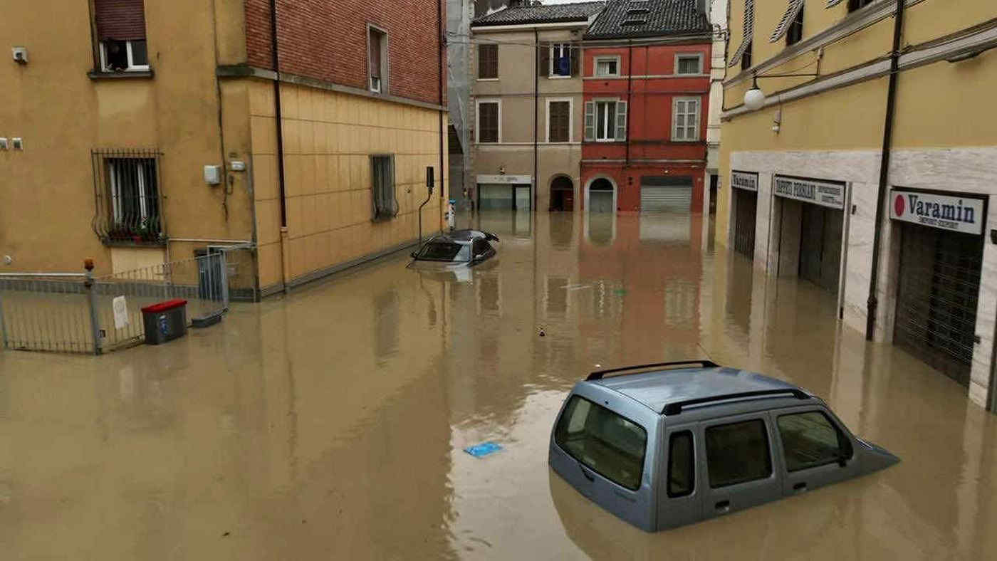 Alluvione Emilia Romagna: peggiora la situazione a Bologna e le immagini