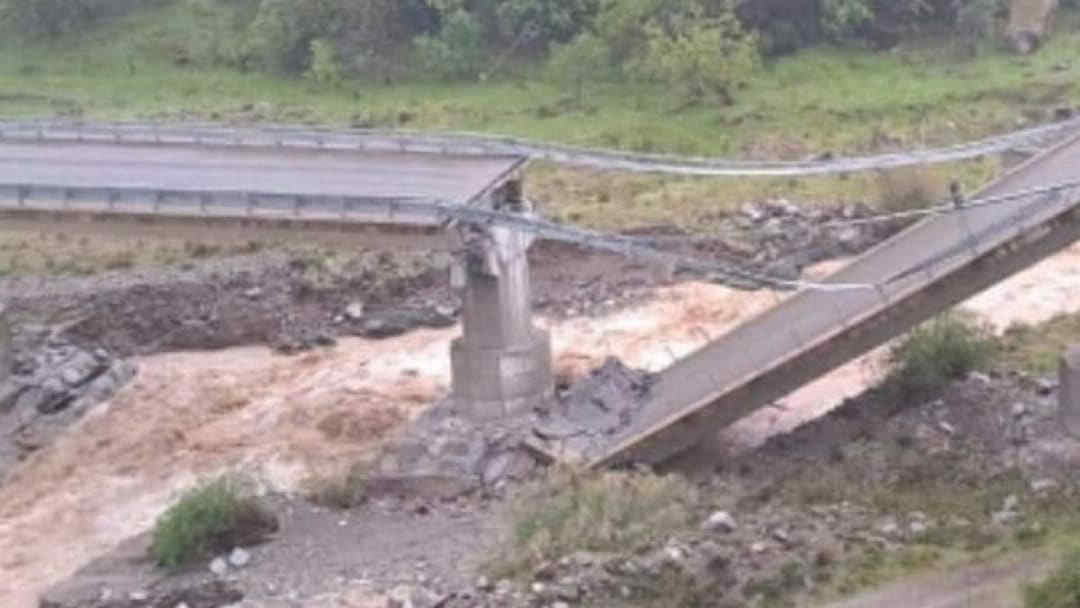 Maltempo Cosenza: le immagini del crollo di un ponte