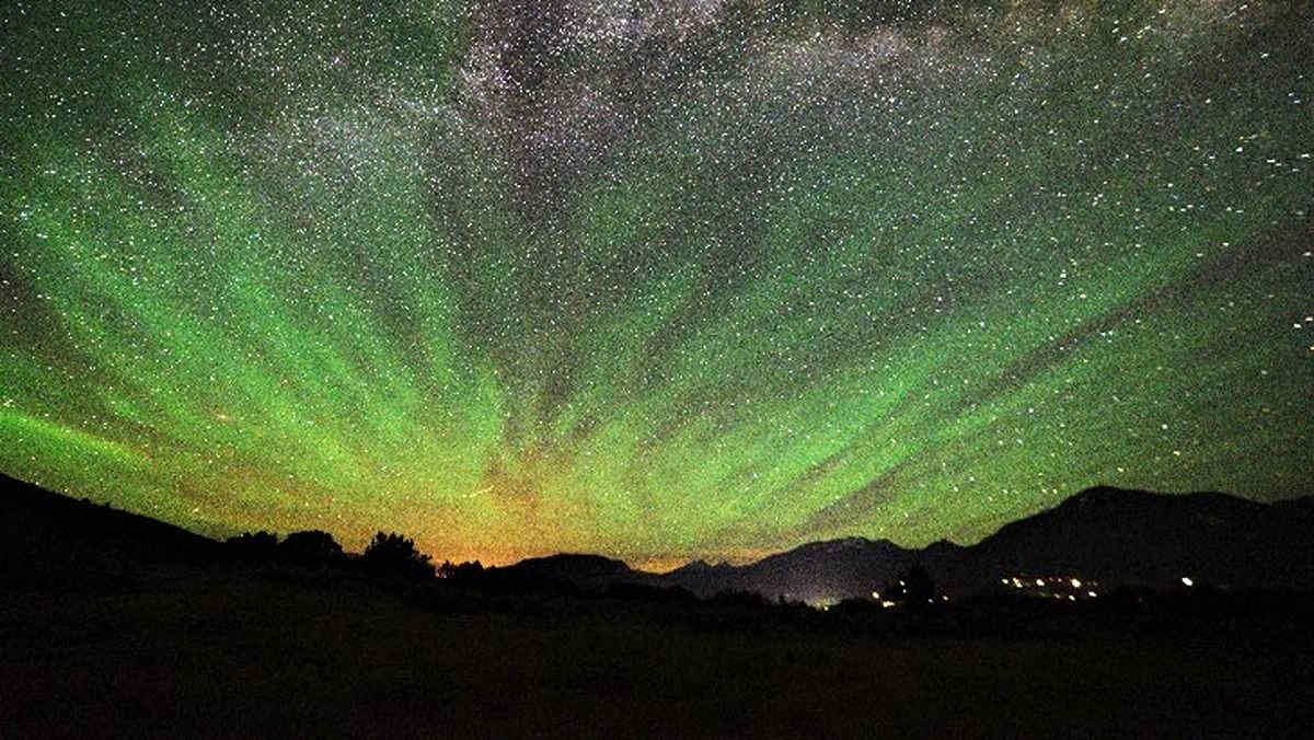 Cielo verde in Colorado: il fenomeno dell'airglow grazie all'attività del sole | FOTO
