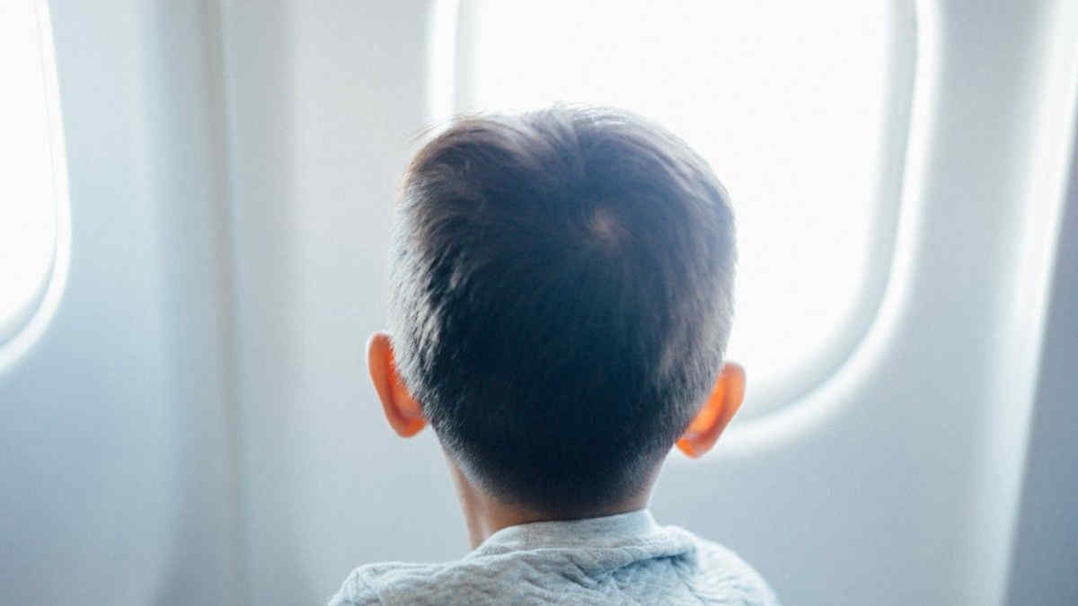 Bambini in aereo da soli? In Italia serve avere almeno 14 anni di età