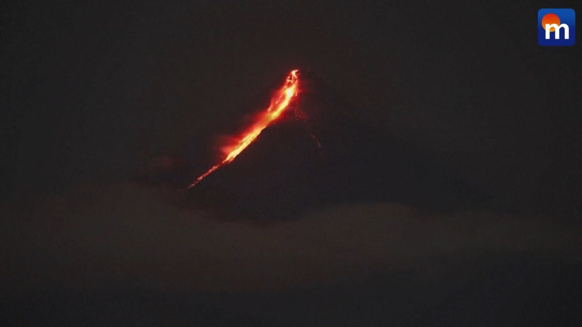 Eruzione del vulcano Mayon, 13mila evacuati nelle Filippine. VIDEO